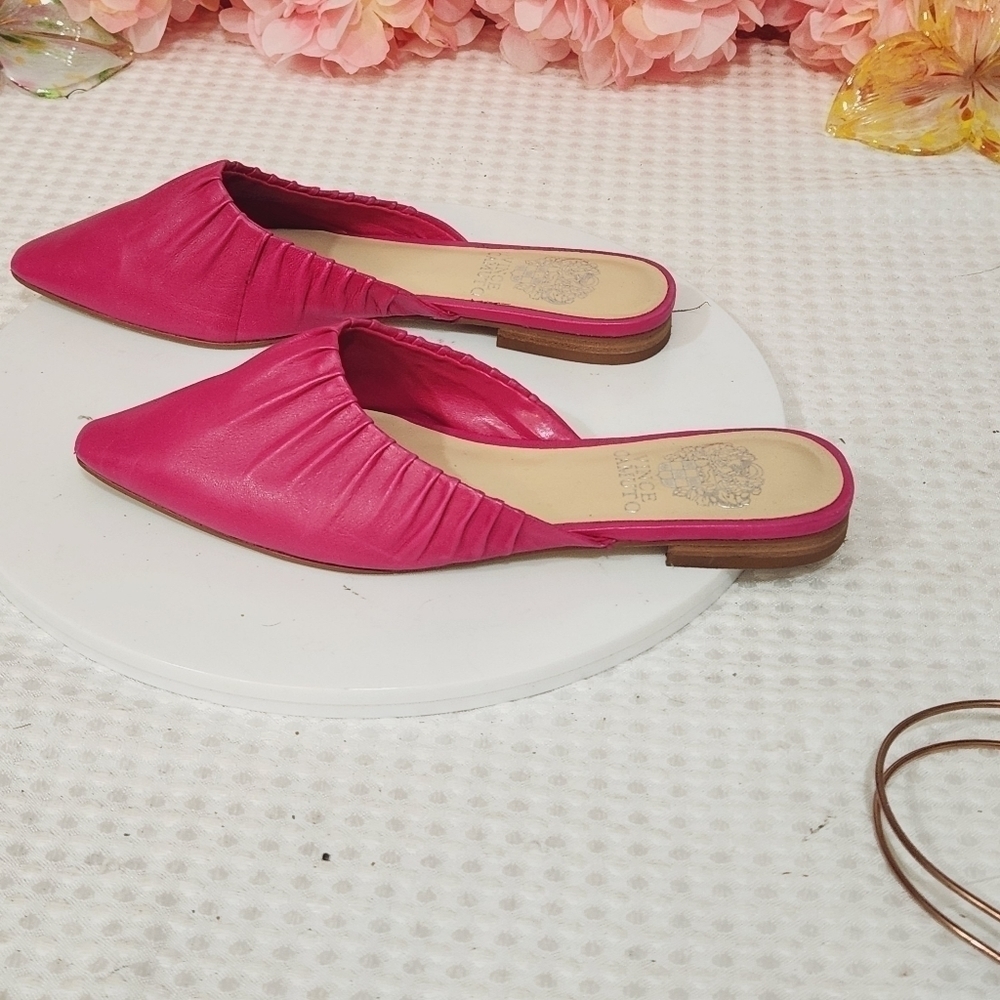 VINCE CAMUTO Women's Hot Pink Pressen Ruched Mules Size 6.5 M - Picture 2 of 10